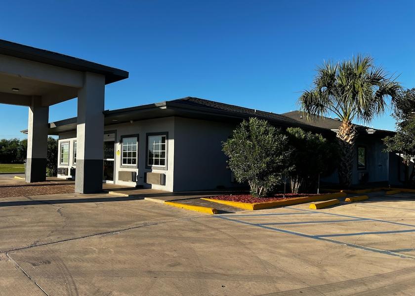 Texas Dilley Exterior Detail