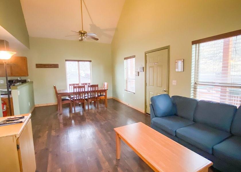 Oregon Terrebonne Living Area