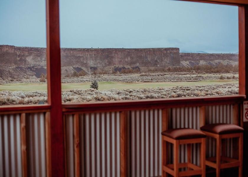 Oregon Terrebonne Exterior Detail