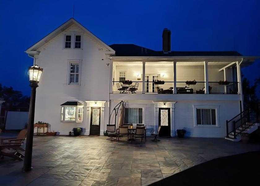 North Carolina Hickory Exterior Detail