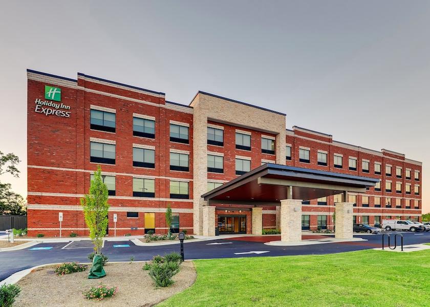 North Carolina Holly Springs Exterior Detail