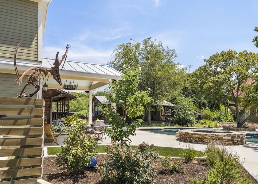 Texas Comfort Courtyard
