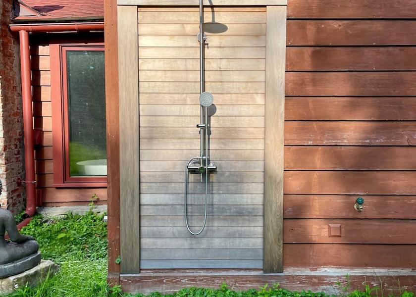 New York Selkirk Exterior Detail