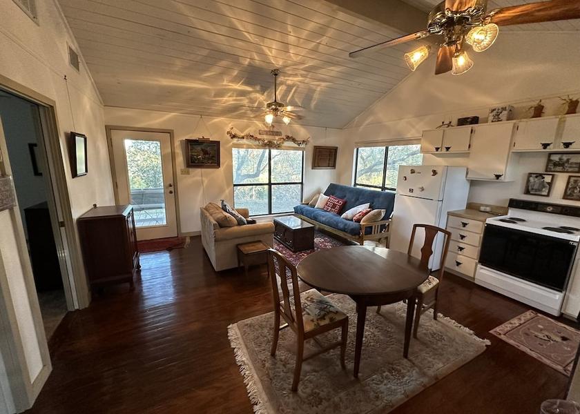 Texas Blanco Interior Entrance