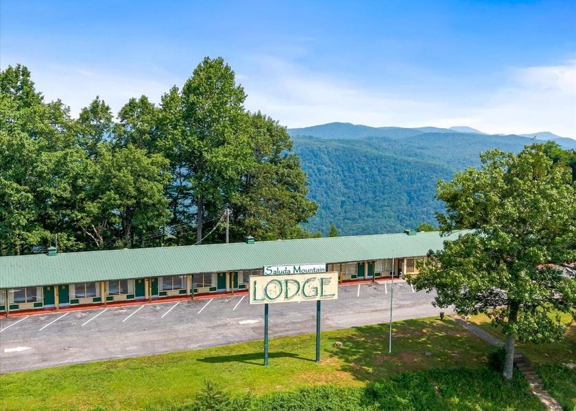 North Carolina Saluda Exterior
