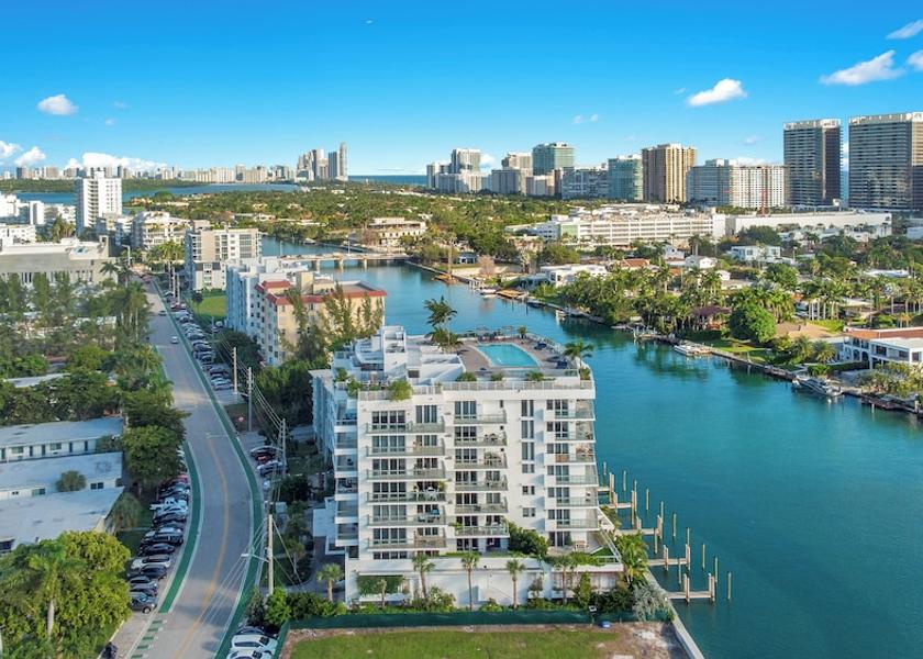 Florida Bay Harbor Islands Exterior Detail