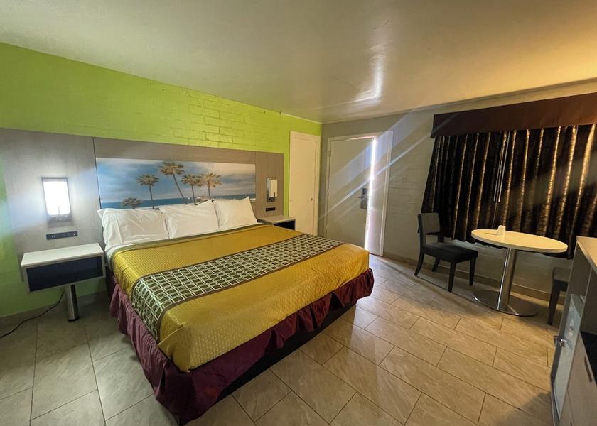 California Apple Valley Room