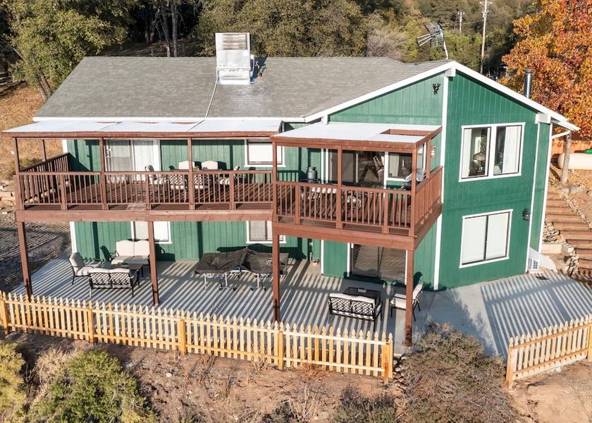 California Oakhurst Exterior Detail