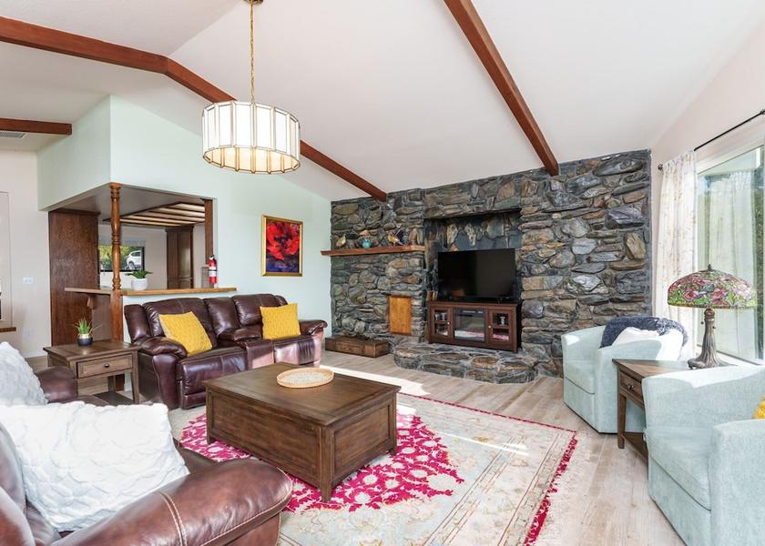 California Oakhurst Living Area