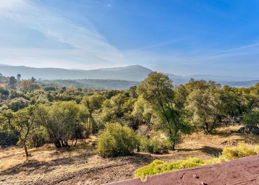 California Oakhurst Property Grounds