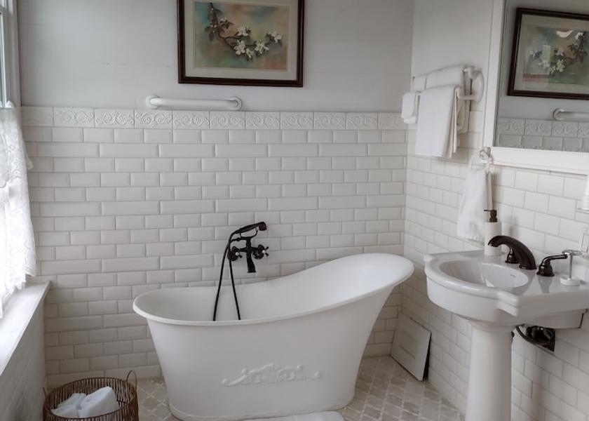 Kentucky Burkesville Bathroom