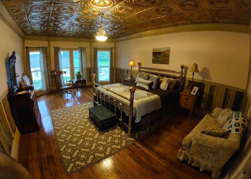 Kentucky Burkesville Room