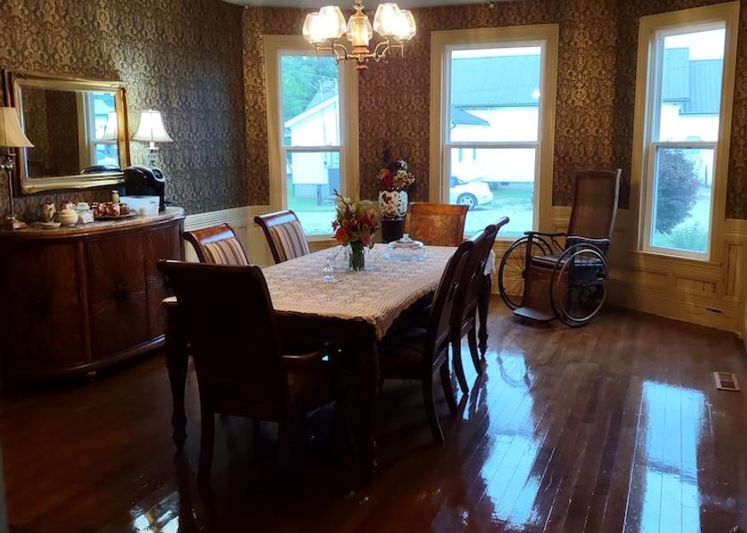 Kentucky Burkesville Dining room