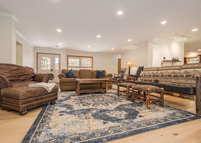 Tennessee Oakland Interior Entrance