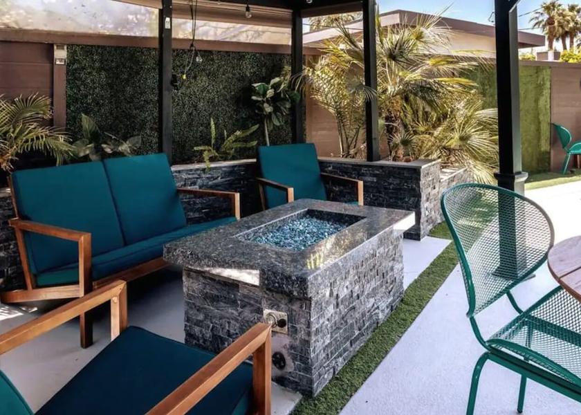 California Palm Springs Exterior Detail