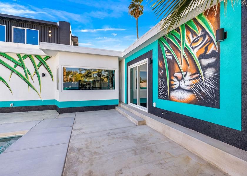 California Palm Springs Exterior Detail