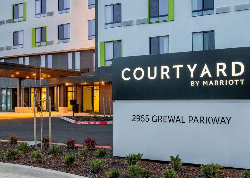 California Modesto exterior view