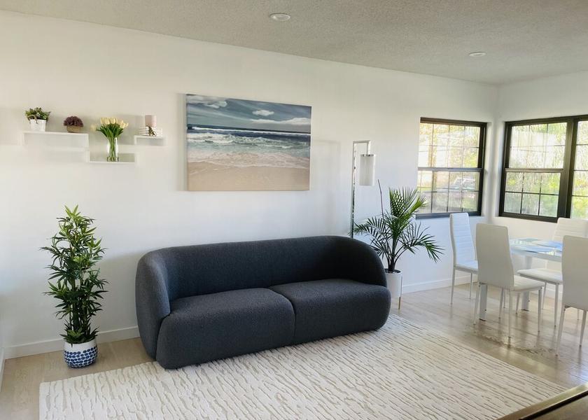California Manhattan Beach Living Area
