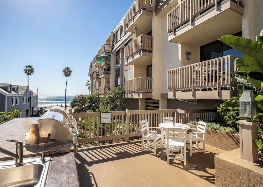 California Oceanside Outdoor Dining
