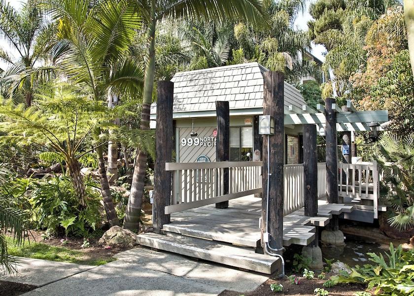 California Oceanside Exterior Detail