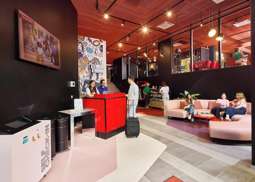 Île-de-France Issy-les-Moulineaux Reception