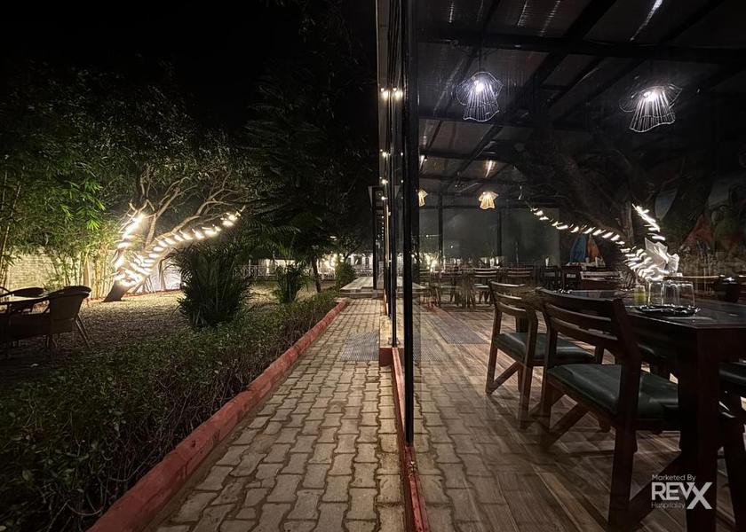 Delhi Delhi Outdoors