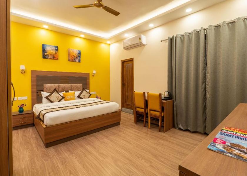 Uttar Pradesh Noida Deluxe 1 BHK Apartment - Balcony & Kitchenette