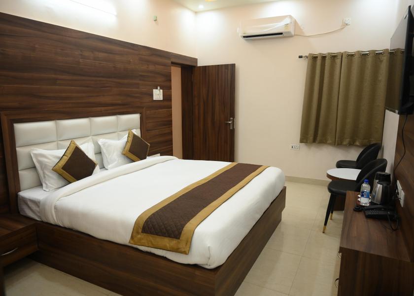 Uttar Pradesh Prayagraj Super Deluxe