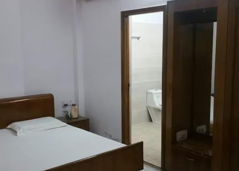 Uttarakhand Roorkee Standard AC Room