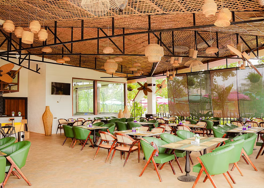 Maharashtra Pune Food & Dining