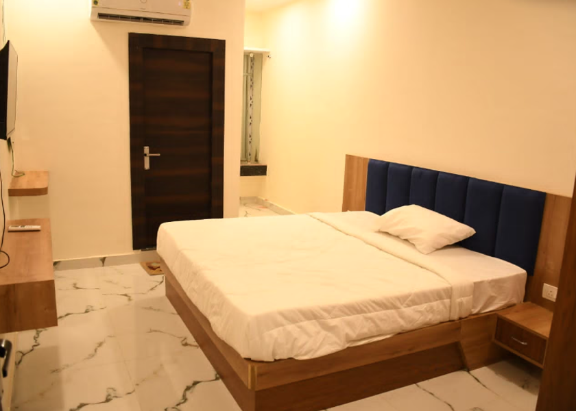 Madhya Pradesh Datia deluxe Room