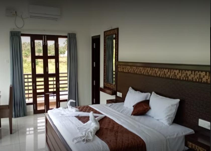 Tamil Nadu Courtrallam Standard Room
