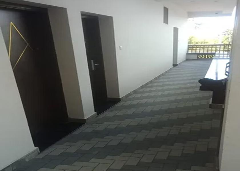 Tamil Nadu Courtrallam Public Areas