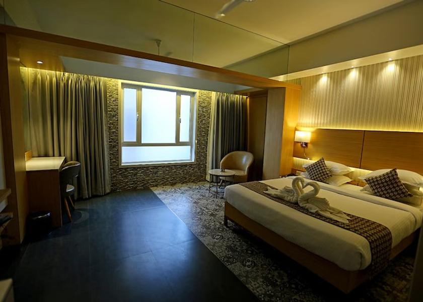 Maharashtra Mumbai Executive Room ( 21 Years and above only )