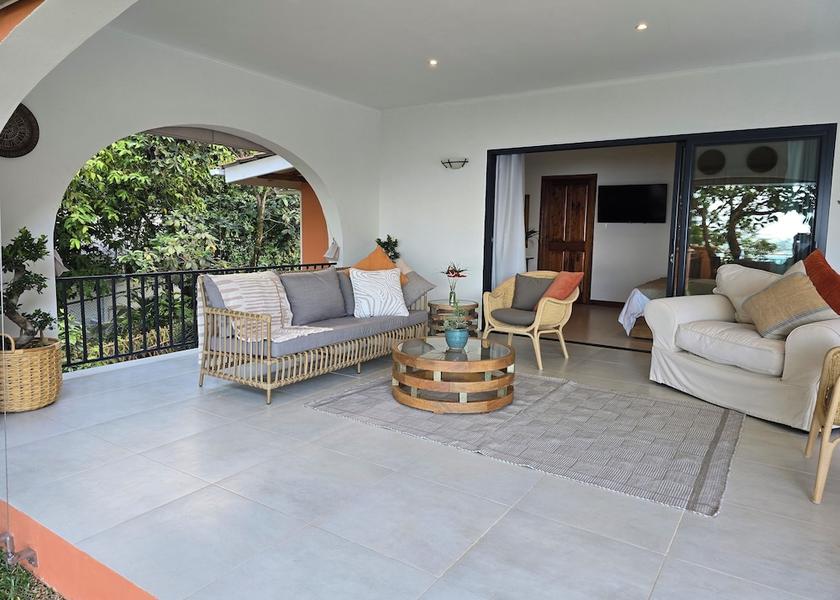  Mahé Island Living area