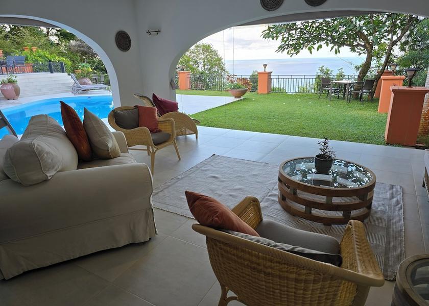  Mahé Island Living area