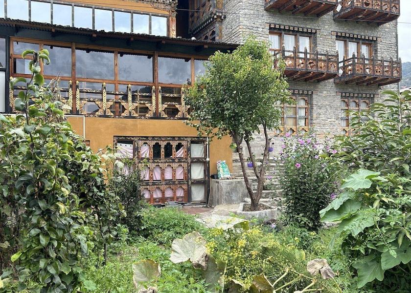  Paro Exterior Detail