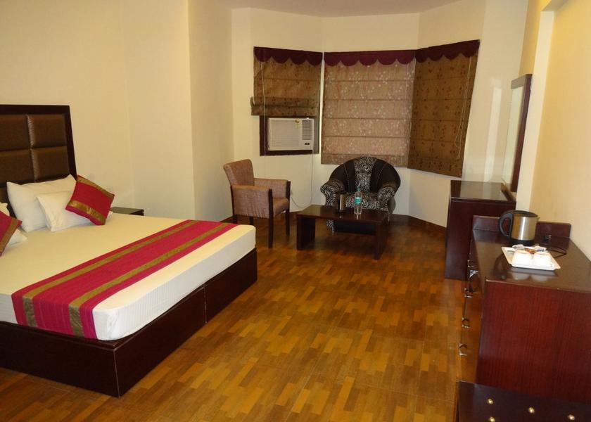 Uttar Pradesh Lucknow Triple Bed Room
