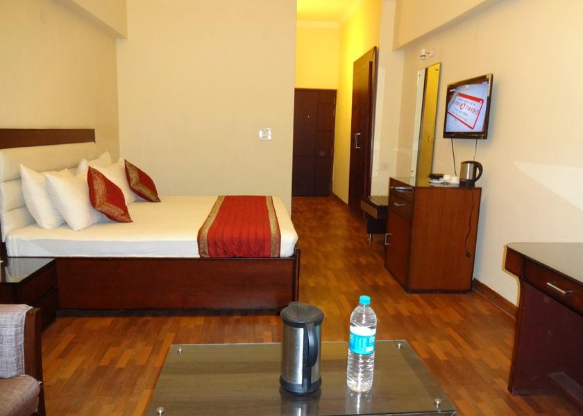 Uttar Pradesh Lucknow Triple Bed Room