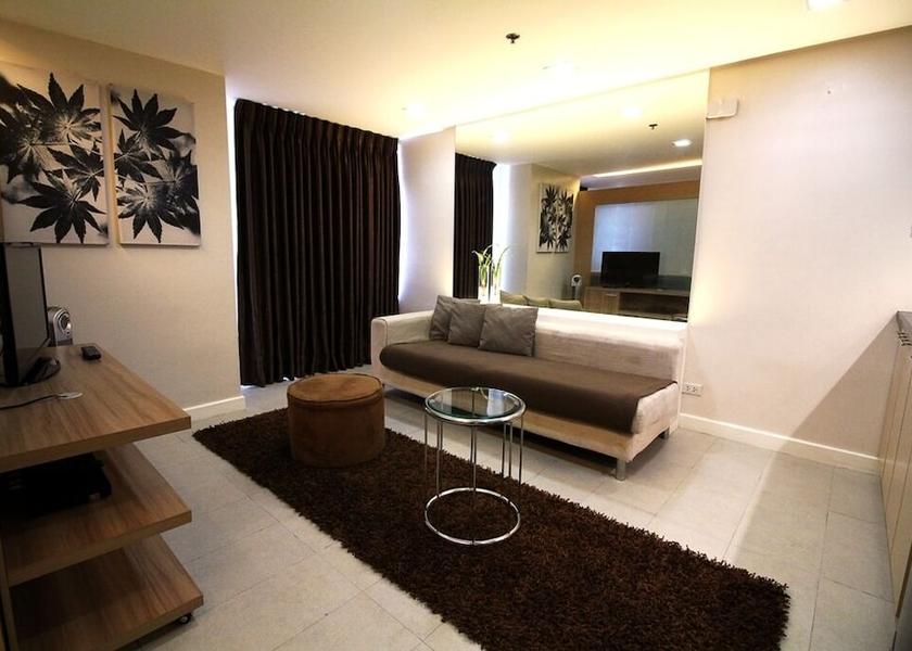  Mandaluyong Living area