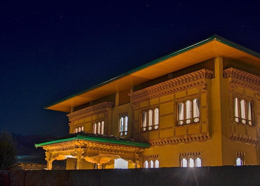  Paro Exterior Detail