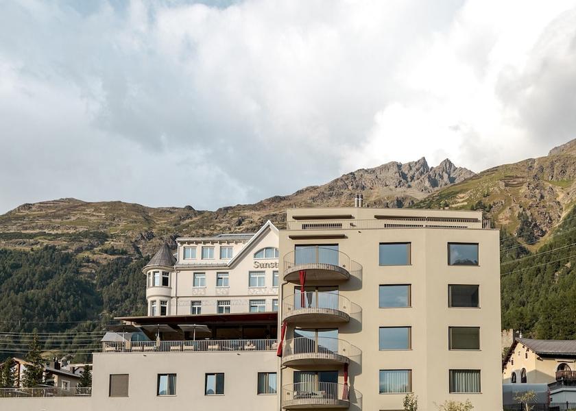 Graubünden Pontresina Front of property