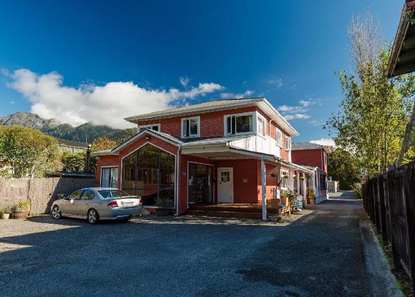 West Coast Franz Josef Glacier Hotel Exterior