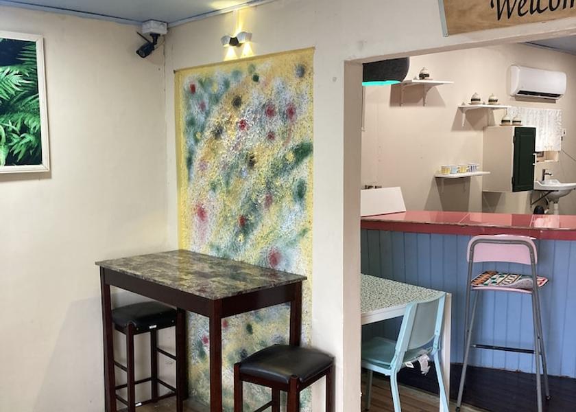  Georgetown Living Area