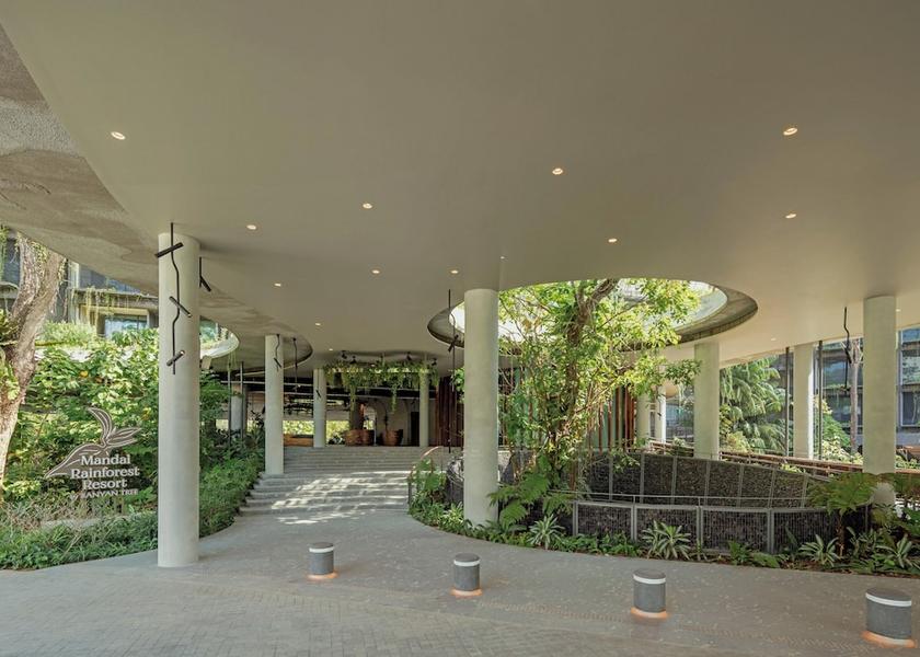  Singapore Exterior Detail