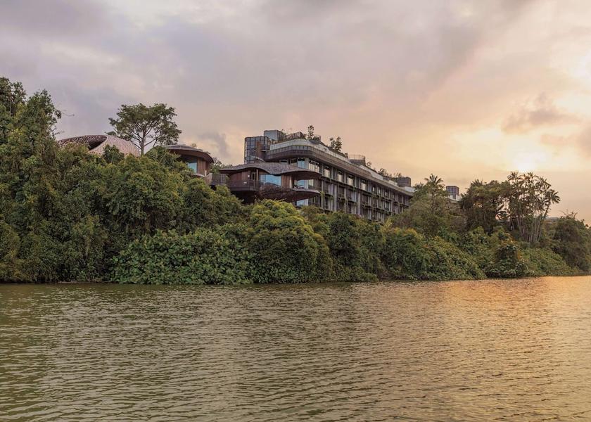  Singapore Exterior Detail