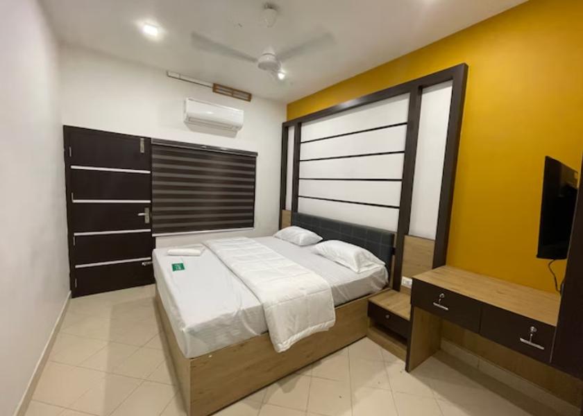 Kerala Malappuram Deluxe AC Double Room with Balcony