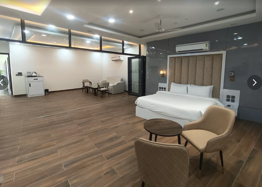 Uttar Pradesh Agra Suite Room with Pool View