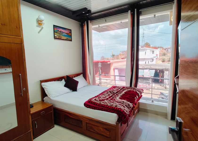 Uttarakhand Ranikhet Deluxe Room