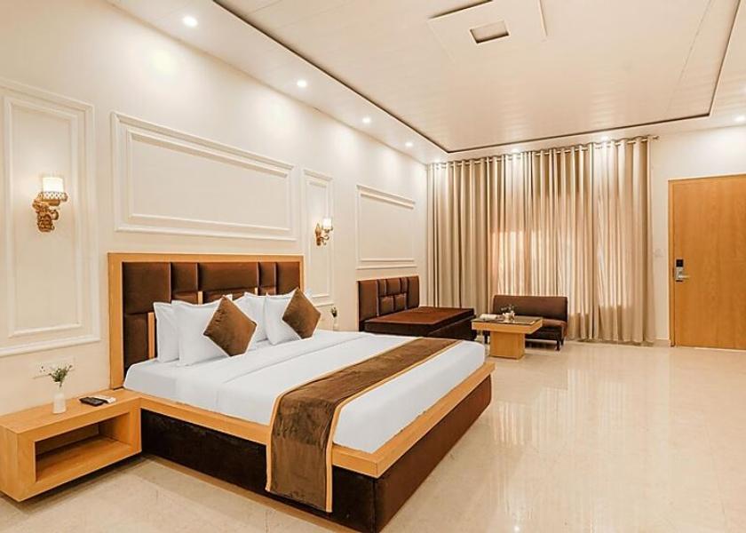 Himachal Pradesh Dalhousie Family Room with Valley View